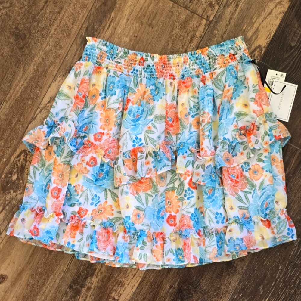 NWT 1 State Floral Ruffle Skirt